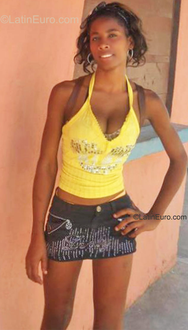 Date this fun Dominican Republic girl Lee from San Pedro De Macoris DO9744