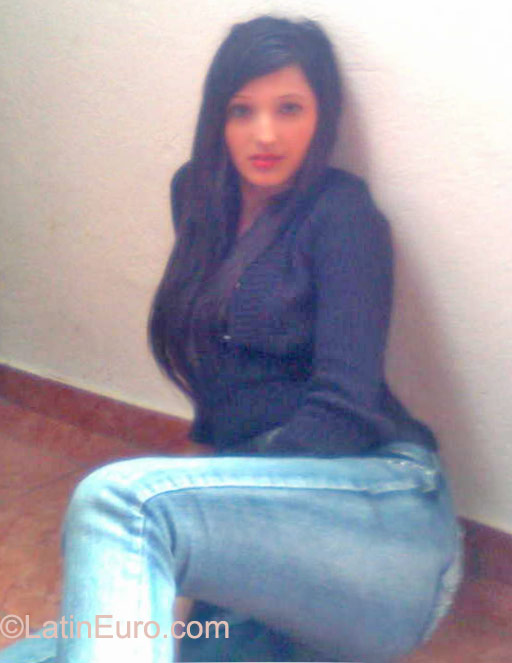 Date this stunning Costa Rica girl Brujisexy from Costa Rica CR140