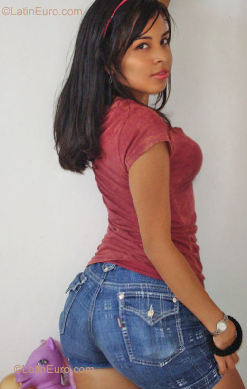 Date this stunning Colombia girl Carolina from Bogota CO8479