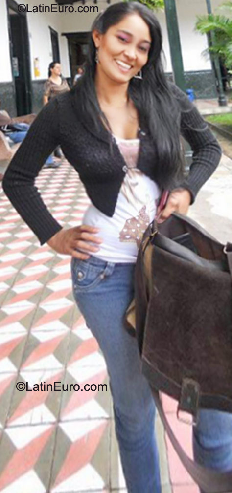 Date this stunning Colombia girl Yesiica from Cali CO8481