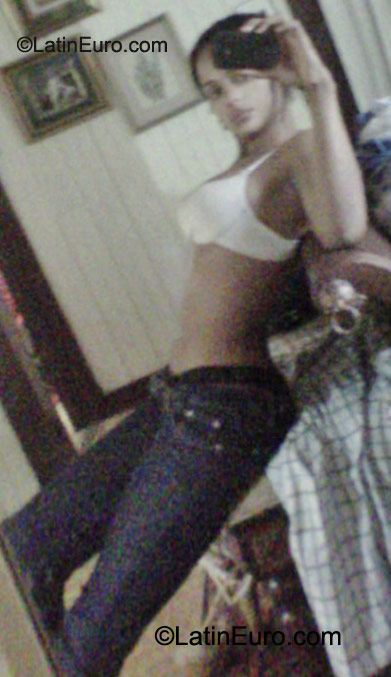 Date this sensual Dominican Republic girl Mencia from Santo Domingo DO9781