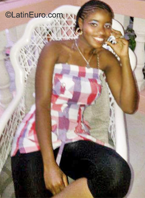 Date this nice looking Dominican Republic girl Margarita from Santo Domingo DO9800