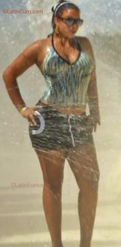 Date this fun Dominican Republic girl Albania from Santo Domingo DO9801