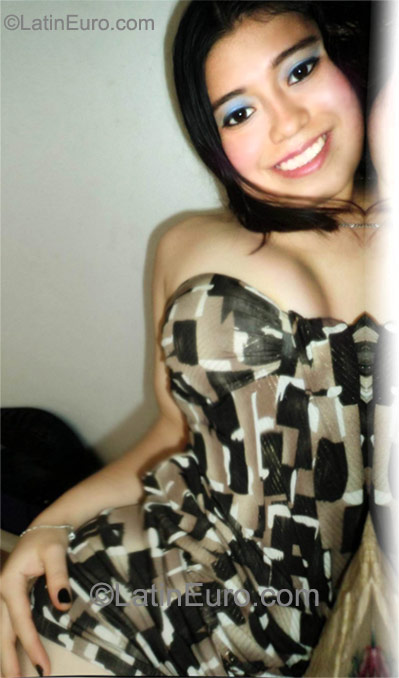 Date this sensual Colombia girl Alejandra from Cali CO8532