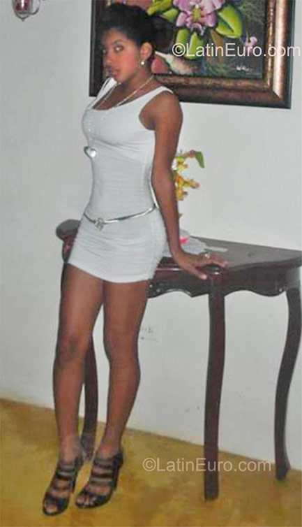 Date this attractive Dominican Republic girl Maria from Santo Domingo DO9810