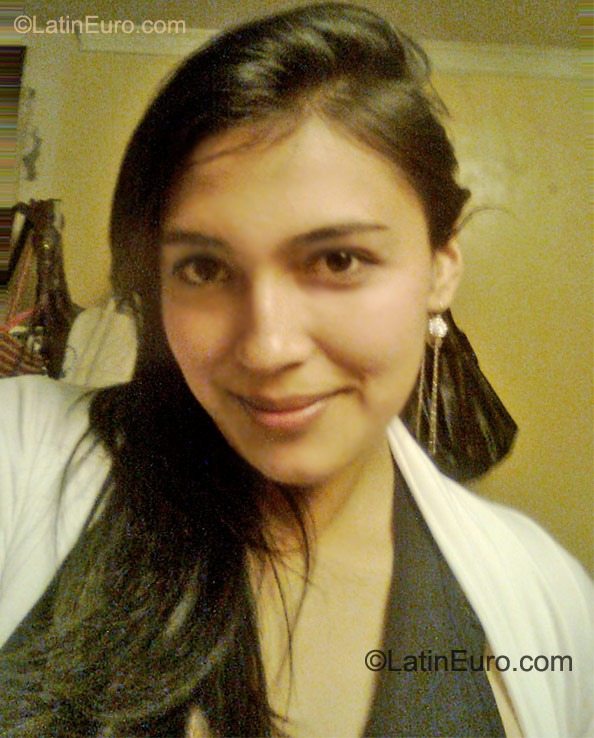 Date this stunning Colombia girl Yuly from Bogota CO8597