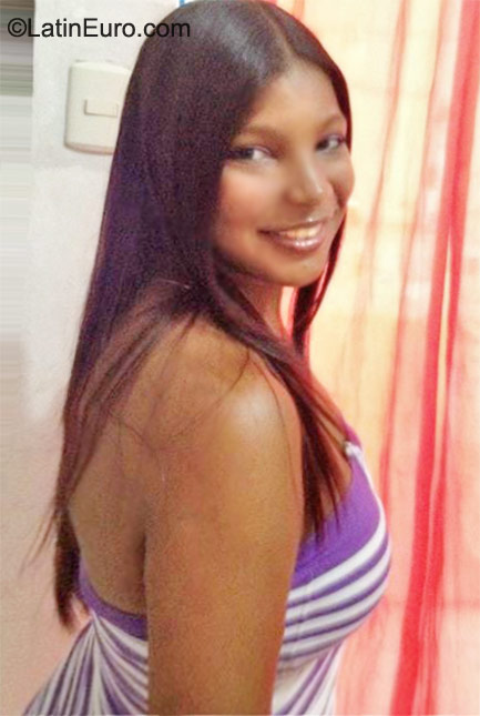 Date this exotic Dominican Republic girl Jerardy from La Vega DO9842