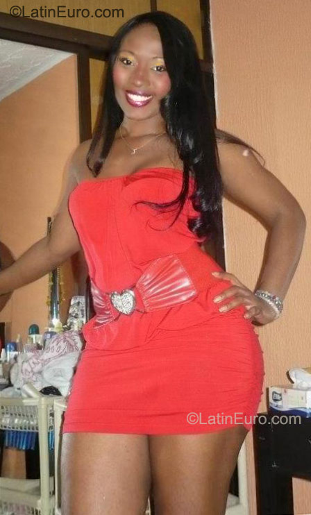 Date this charming Colombia girl Flore from Cali CO8613