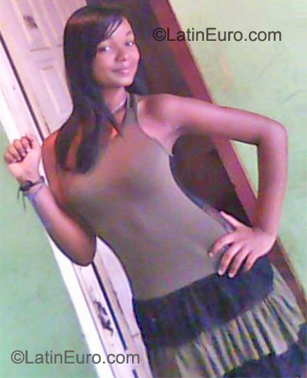 Date this hard body Dominican Republic girl Amelia from Santo Domingo DO10111