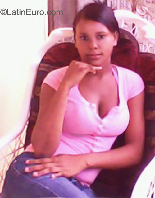 Date this happy Dominican Republic girl Mabel from Santo Domingo DO9862