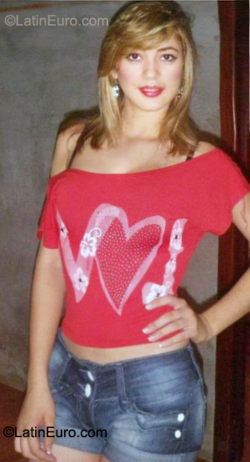 Date this athletic Colombia girl Dani from Bucaramanga CO8620