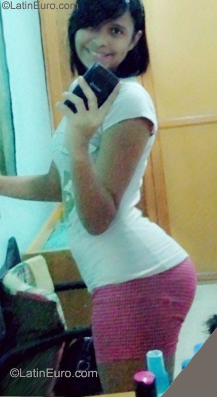 Date this happy Dominican Republic girl Miranda28 from Puerto Plata DO9883
