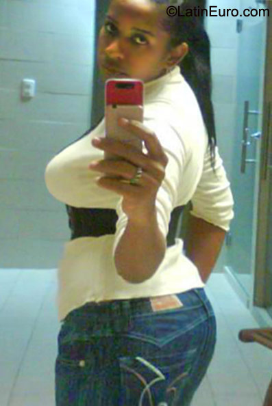 Date this voluptuous Dominican Republic girl Evelin Maria from Santo Domingo DO9894
