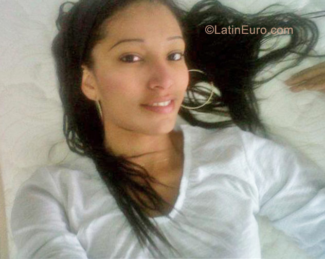 Date this happy Colombia girl Liss from Bogota CO8685