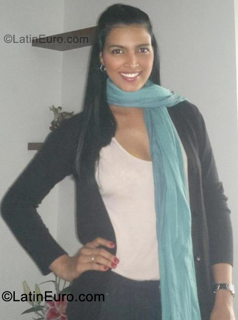 Date this tall Colombia girl Lina from Cali CO8697