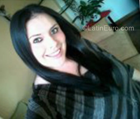 Date this attractive Colombia girl Ingrid from Bogota CO8714