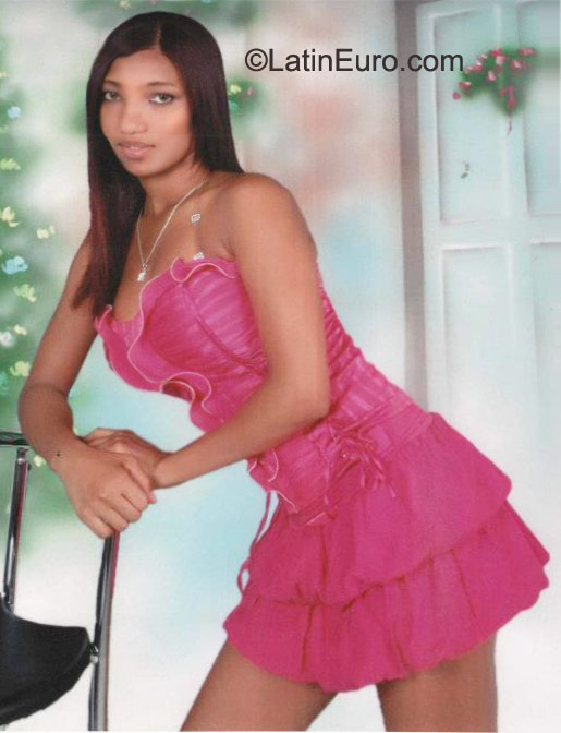 Date this sensual Dominican Republic girl Anny from Santo Domingo DO9942