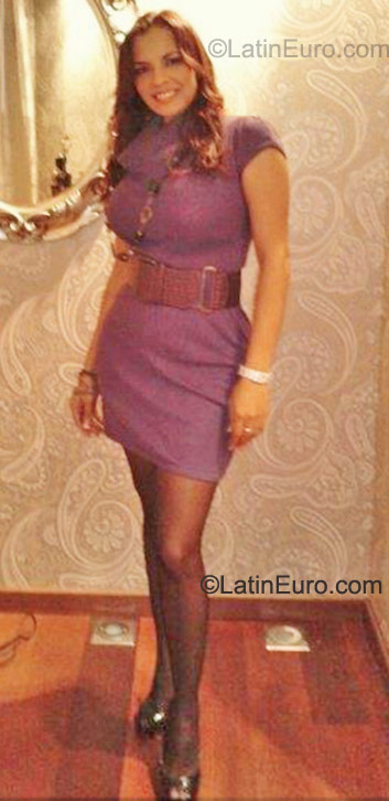 Date this charming Dominican Republic girl Samanta from Santo Domingo ES216