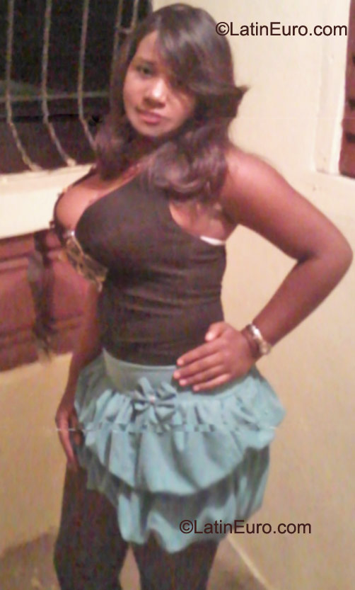 Date this lovely Dominican Republic girl Kimairy from Santo Domingo DO9944