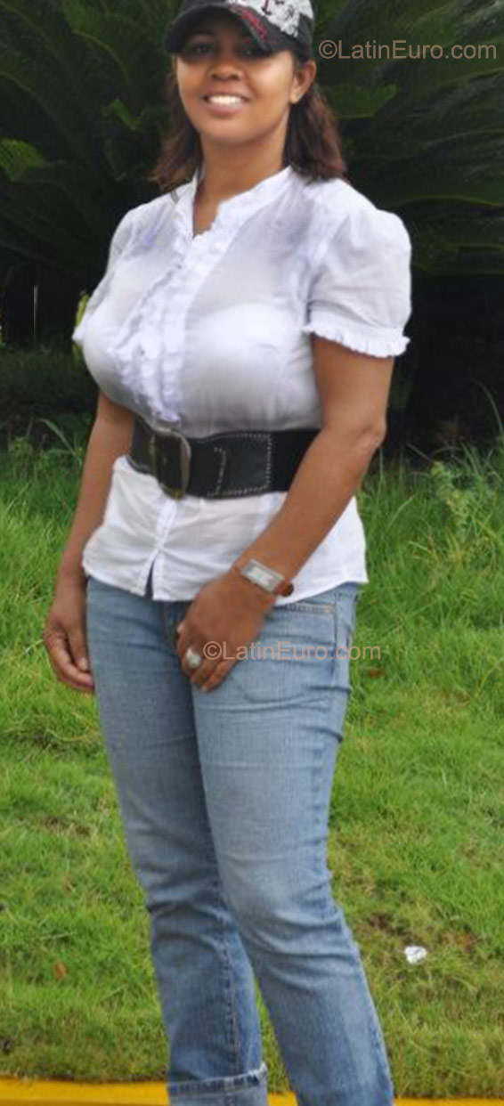 Date this beautiful Dominican Republic girl Yris from Santo Domingo DO9977