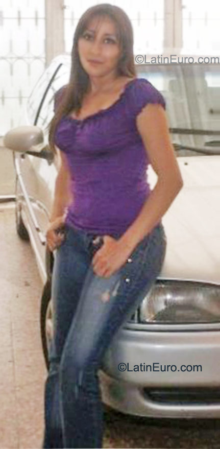 Date this happy Colombia girl Andrea Del Pilar from Bogota CO8789