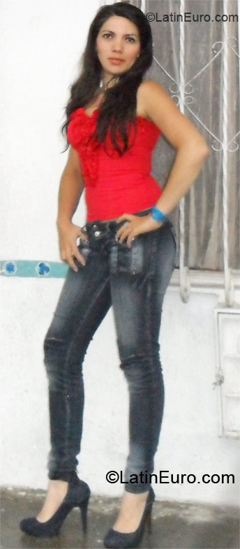 Date this georgeous Colombia girl Mariluz from Armenia CO8798