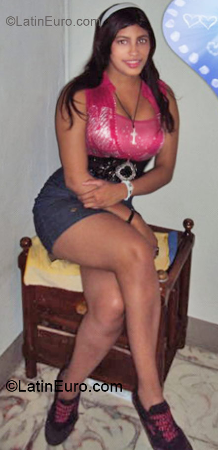 Date this young Colombia girl Luisa Fernanda from Cali CO8801