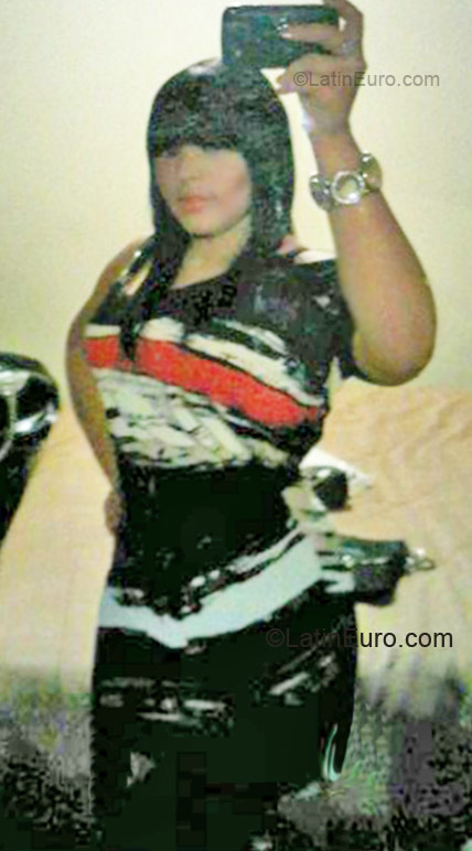 Date this hard body Dominican Republic girl Kiara from Santiago DO9984