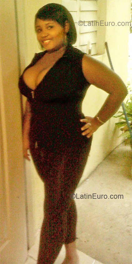Date this hard body Dominican Republic girl Noemi from La Romana DO9993