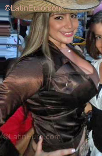 Date this gorgeous Colombia girl July from Cali CO8840