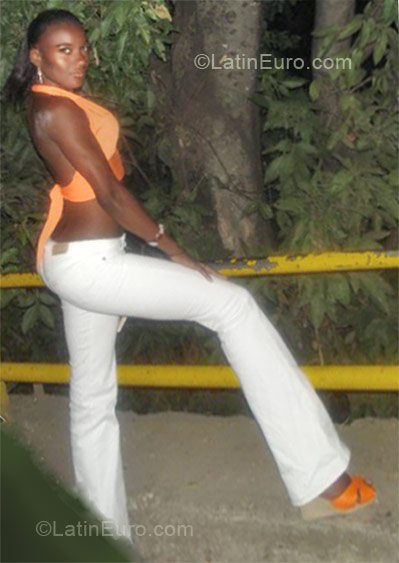 Date this hard body Colombia girl Erika from Cali CO11199