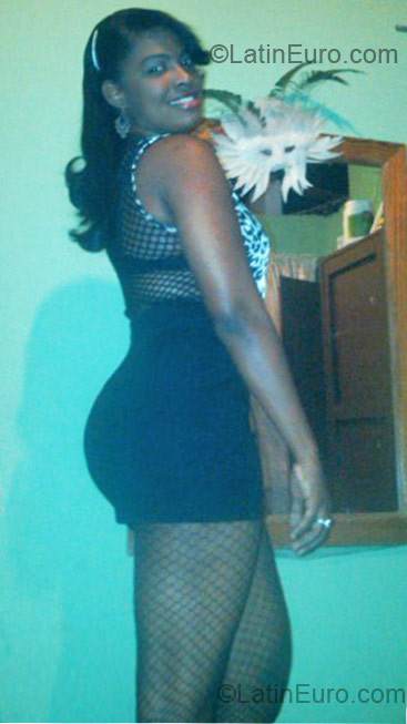 Date this gorgeous Dominican Republic girl Andrea from Santo Domingo DO10052