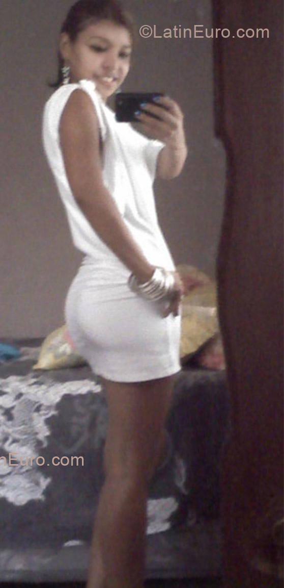 Date this good-looking Honduras girl Winora from La Ceiba HN1144