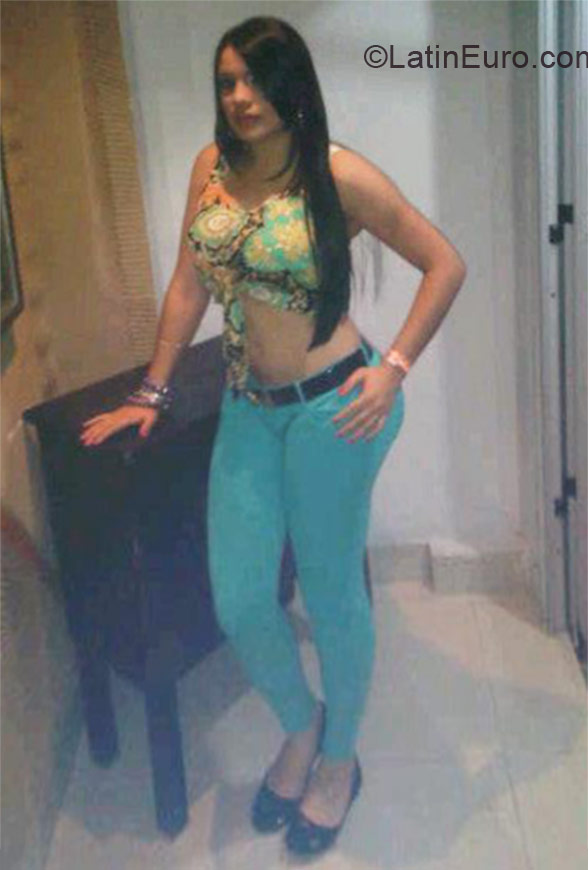 Date this voluptuous Dominican Republic girl Yisset from Santiago DO10054