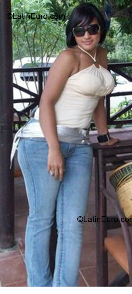 Date this voluptuous Dominican Republic girl Melissa from Santo Domingo DO14733