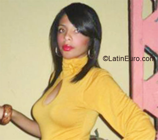 Date this delightful Dominican Republic girl Arial from Santiago DO10067