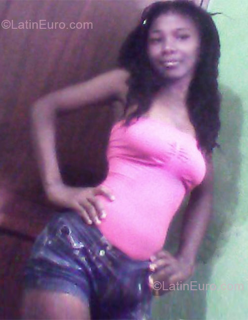 Date this beautiful Colombia girl Carolina from Cartagena CO9367