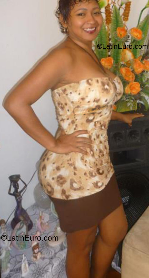 Date this pretty Colombia girl Jenny from Cali CO8965