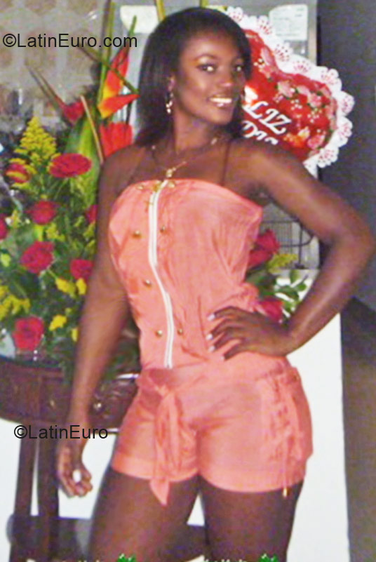 Date this attractive Colombia girl Claire from Cali CO8971