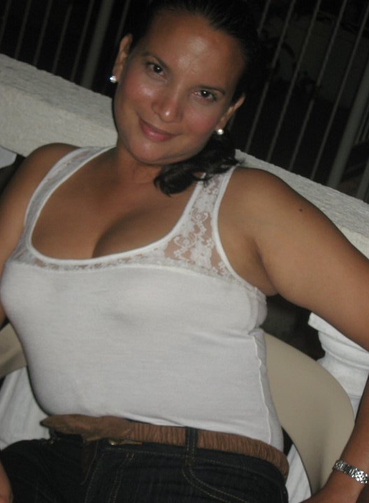 Date this pretty Colombia girl Esneda from Cartagena CO8980