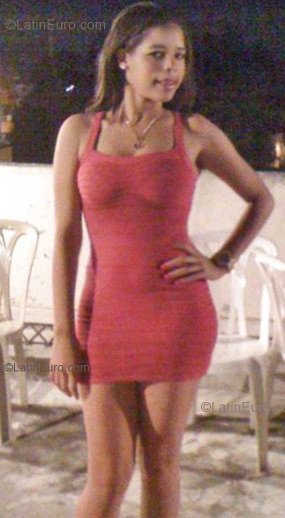 Date this pretty Dominican Republic girl Yohanna from Santo Dominqo DO10104