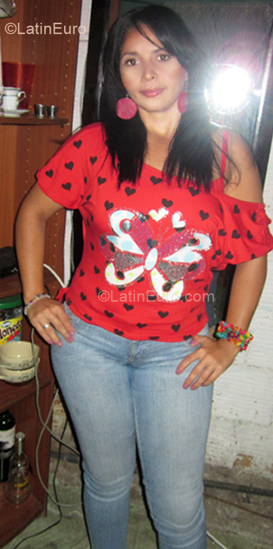 Date this exotic Colombia girl Paola from Cali CO8997