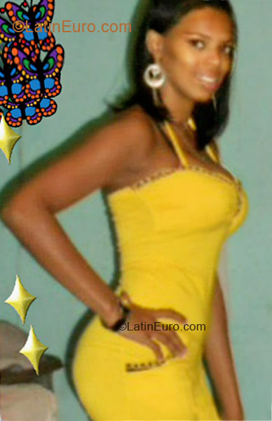 Date this foxy Dominican Republic girl Mariluz from Santo Domingo DO10112