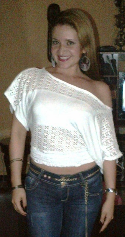 Date this sensual Colombia girl Yomara from Armenia CO9008