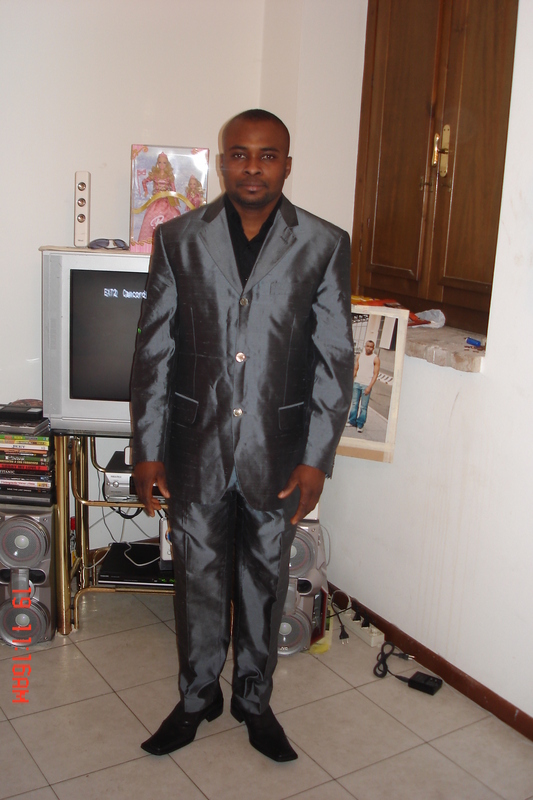 Date this georgeous Italy man Charsey from Italy IT168