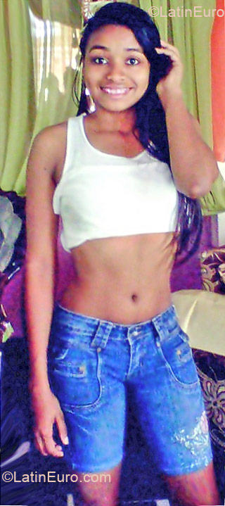 Date this nice looking Dominican Republic girl Ana from Santiago DO10126