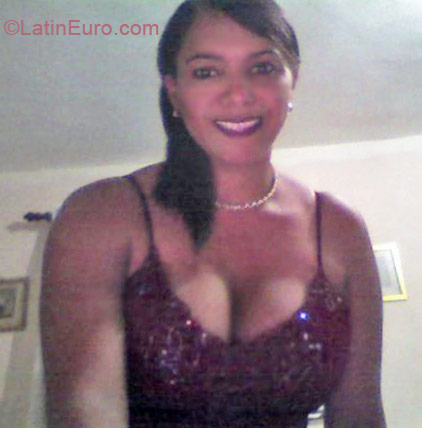 Date this georgeous Dominican Republic girl Yully from Santo Domingo DO10133