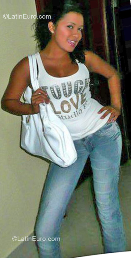 Date this lovely Colombia girl Yeraldin from Cartagena CO11212