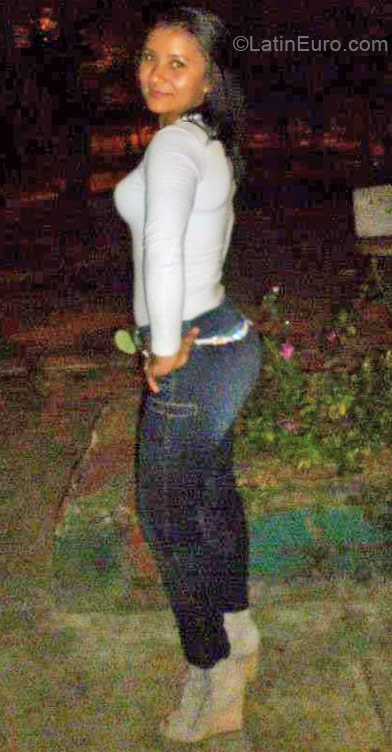 Date this gorgeous Colombia girl Genny from Tulua CO9067