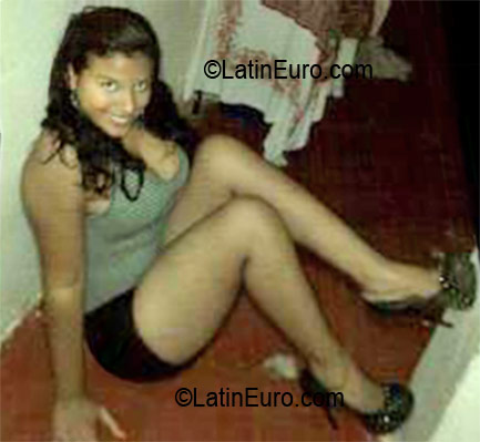 Date this athletic Dominican Republic girl Emely from Santo Domingo DO10165